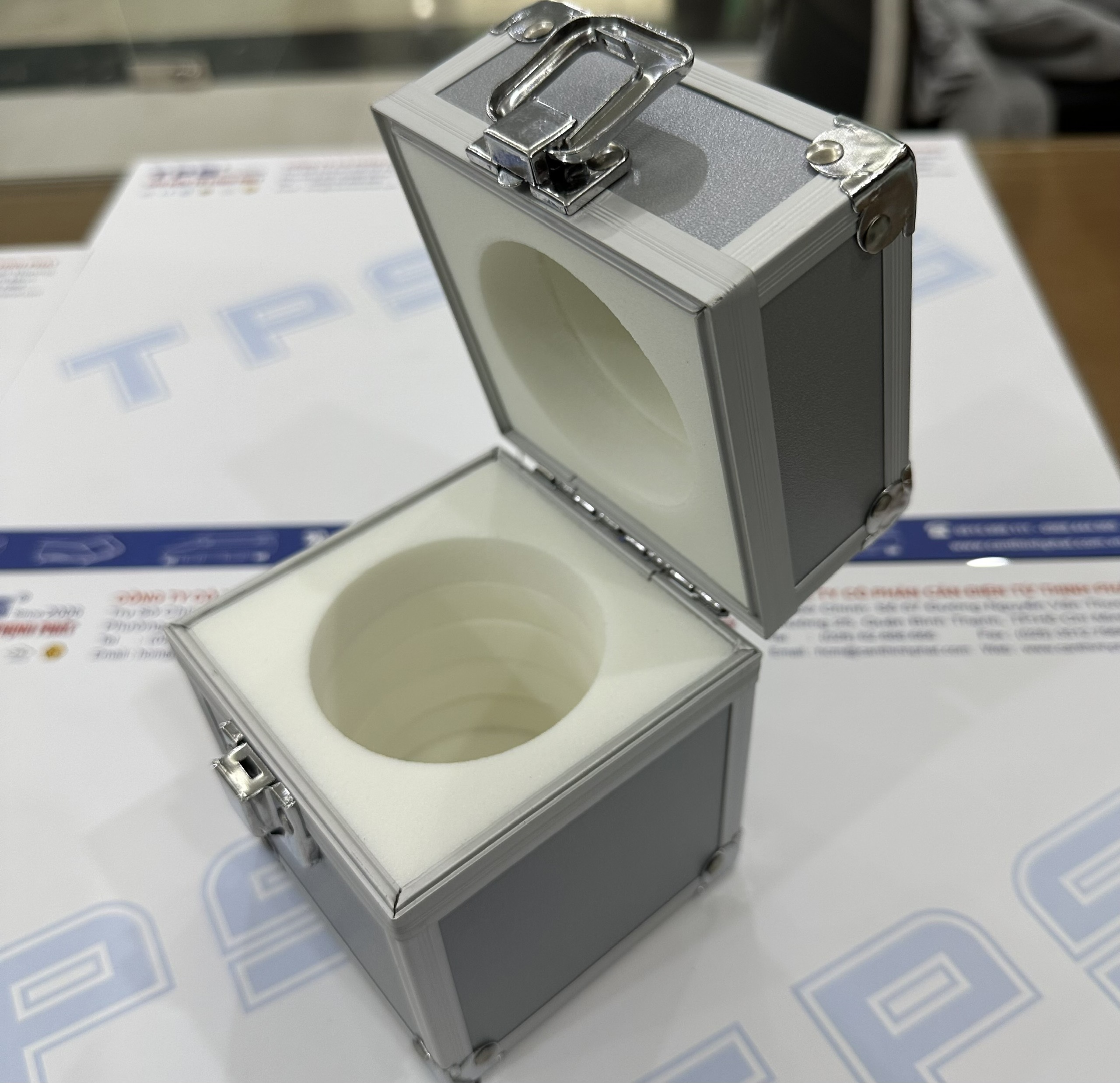 Hộp đựng quả cân 5kg nhôm